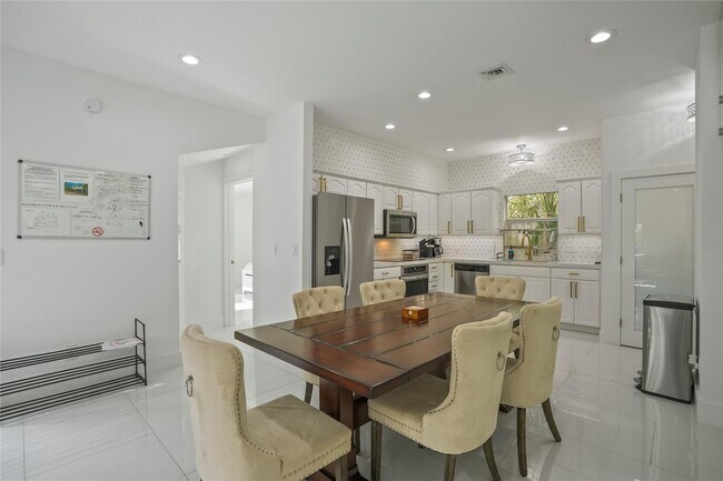Foto del edificio - 833 SW 17th St