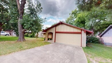 Building Photo - 9215 Hunters Trace E
