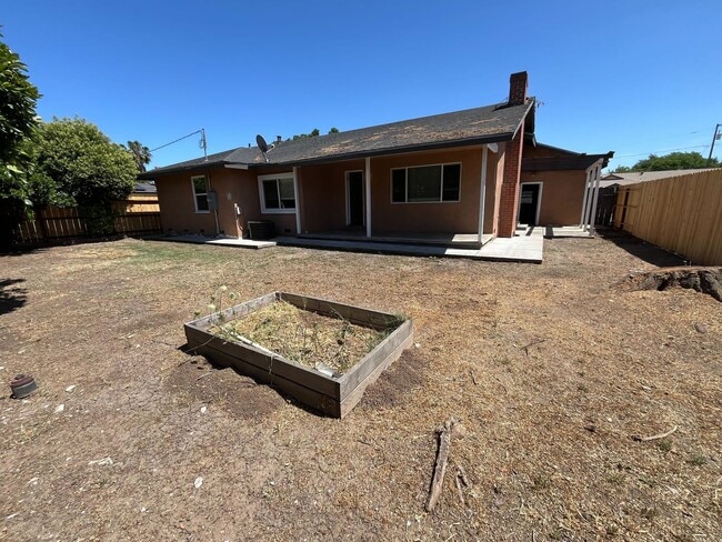 Building Photo - Charming 3-Bedroom Home in Prime Stockton ...