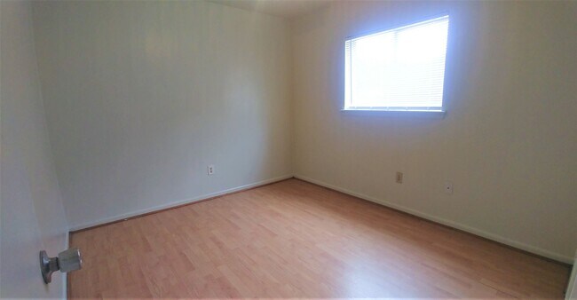 Foto del edificio - 2/1 Fourplex Unit for Lease in Northgate, Easy Bike Ride to Campus!