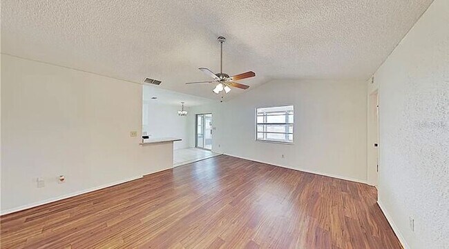 Building Photo - 3 Bedroom 2 bathroom in Winter Haven