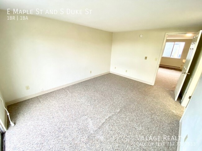 Building Photo - 461 E Maple St