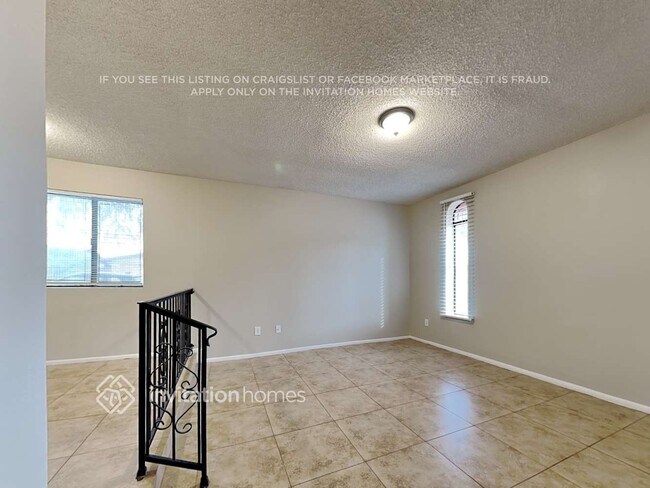 Building Photo - 2802 W Vista Ave