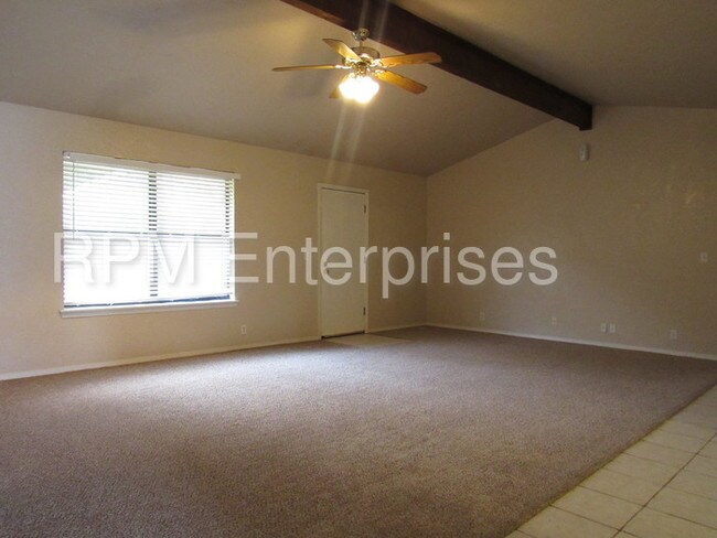 Foto del edificio - 1325 Kelly Park Rd