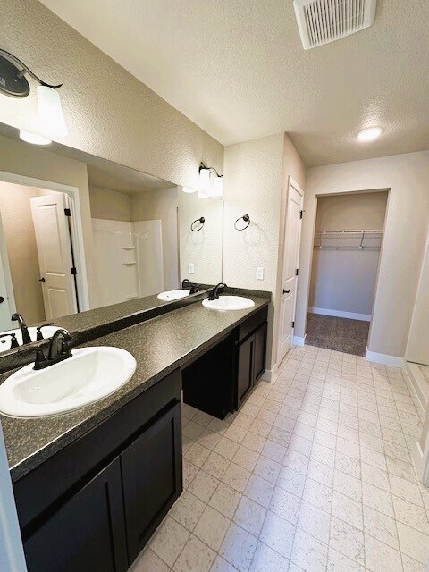 Master bathroom - 7047 4th Street Rd