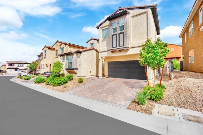 Building Photo - COMING SOON!  ADORABLE HOME NEAR HOLLYWOOD & E SAHARA!