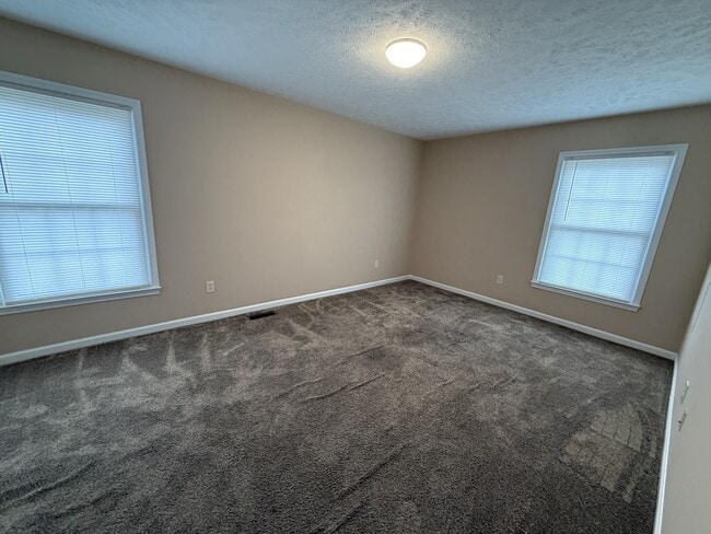 Building Photo - 226 Hickory Trail