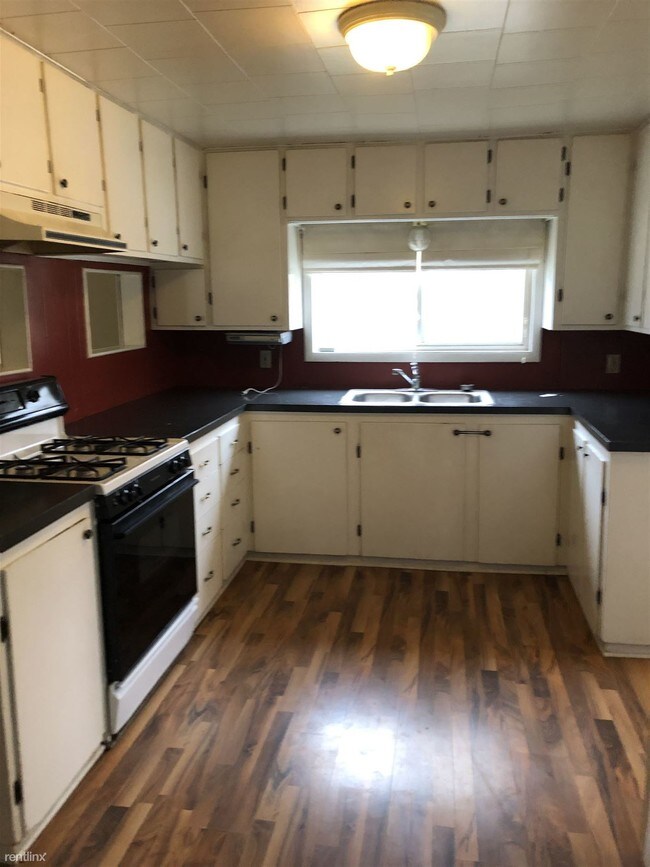 Building Photo - 2 br, 1 bath House - 955 W Grand River Ave