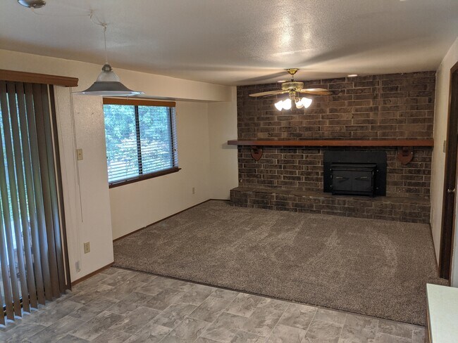 Building Photo - 5608 80th St E
