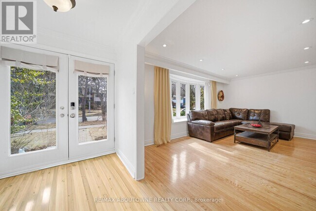 Building Photo - 481 Anthony Dr