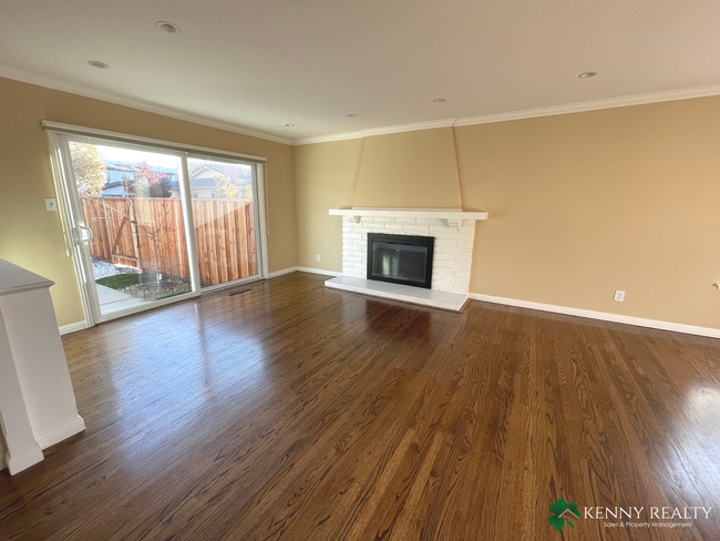 Foto del edificio - 4BD/2.5BA Spacious Foster City Home with Huge Backyard + Hot Tub
