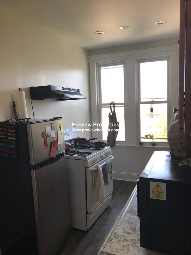 Building Photo - 32 Sidlaw Rd