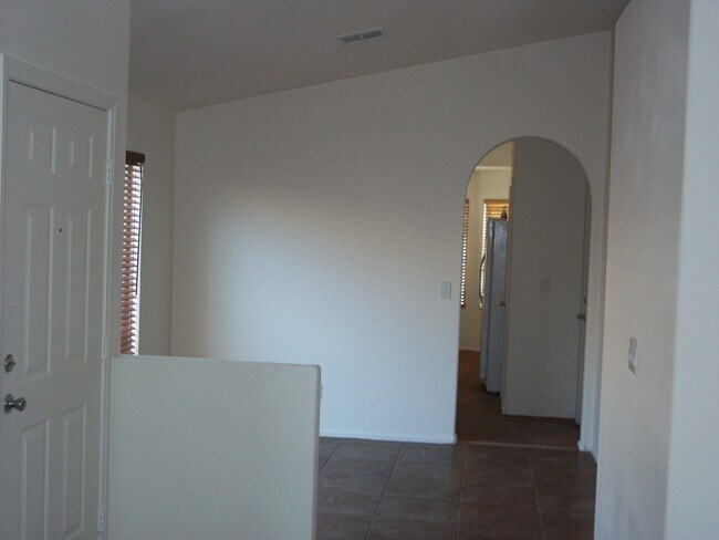 Foto del edificio - 3 Bedrooms Single Story Home
