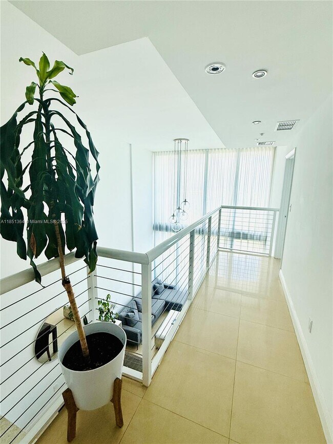 Foto del edificio - 601 NE 36th St