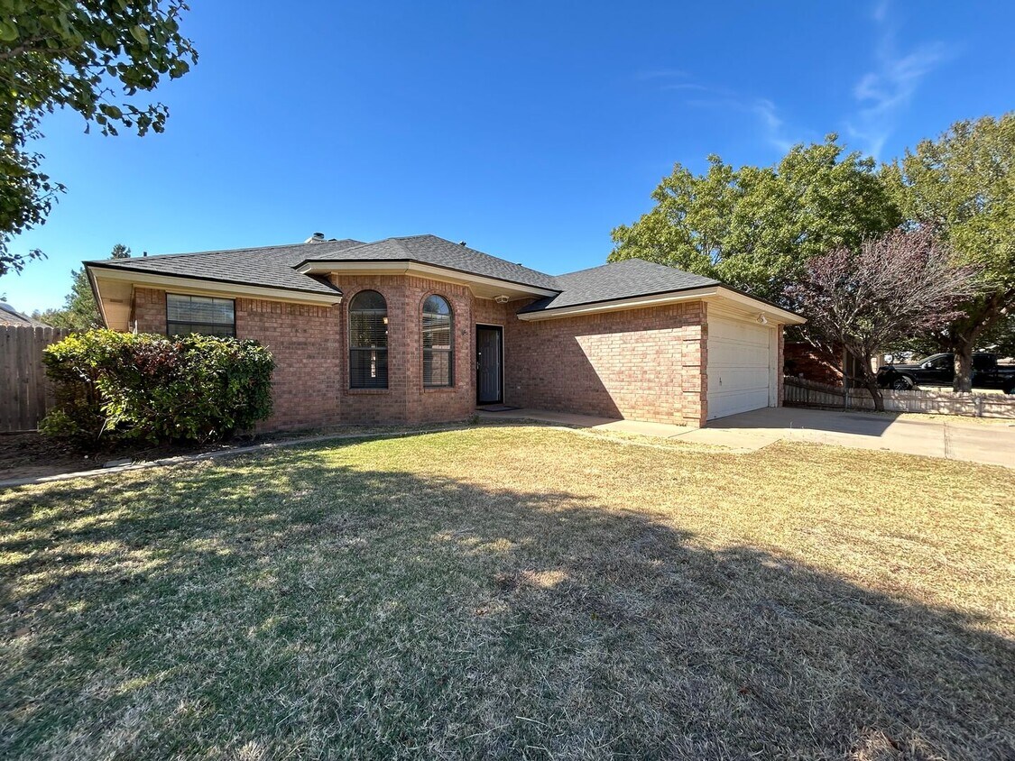 Primary Photo - Charming 3/2/2 By Shadow Hills Golf Course...
