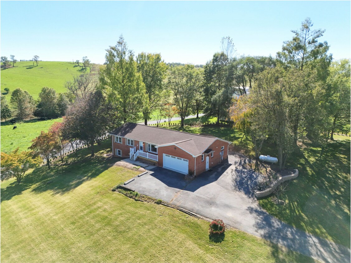 Primary Photo - 20 Buckland Dr