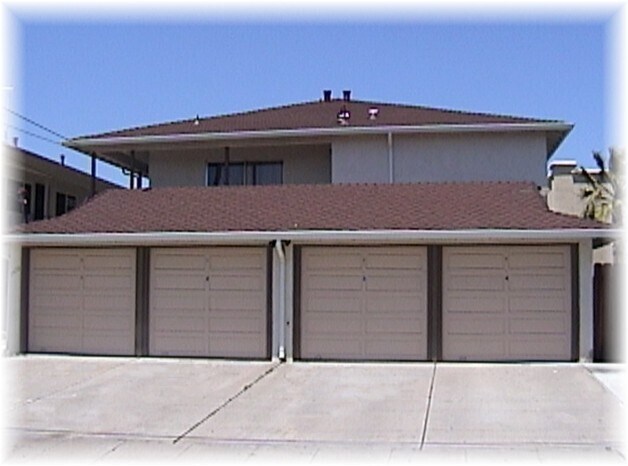 Private garage - 3456 Redwood Ct