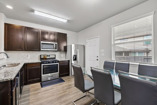 Foto del edificio - 13640 Collier Park Ln