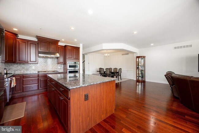 Building Photo - 71 Iron Hill Way