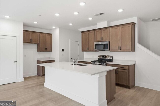 Building Photo - 187 Redbud Rd