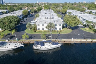Building Photo - 6299 Bay Club Dr