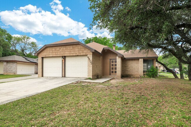 Building Photo - Recently Updated 2 Bedroom Home on Corner ...