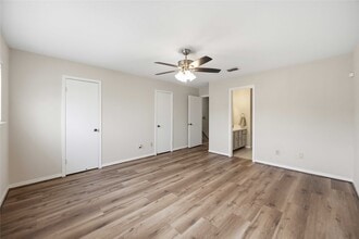 Building Photo - 10336 Briar Forest Dr