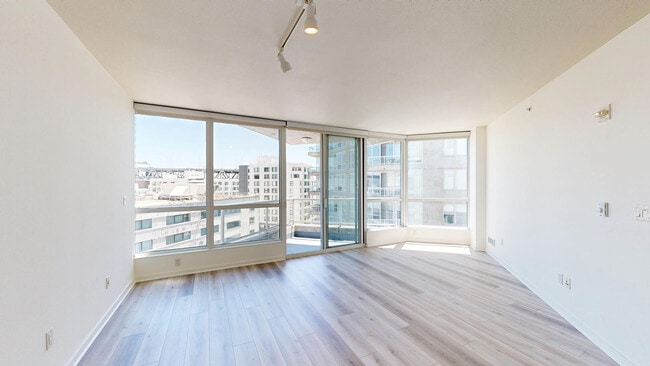 Interior Photo - 388 Beale