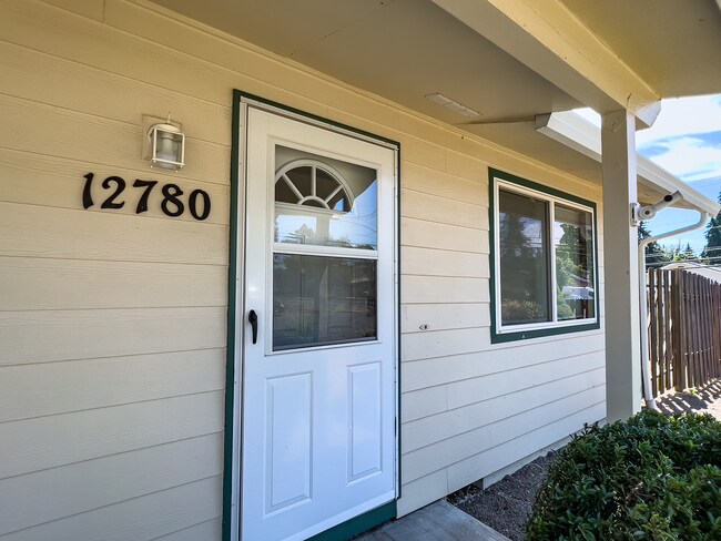 Foto del edificio - Spacious 3 Bedroom 1 Bath Ranch House  in ...