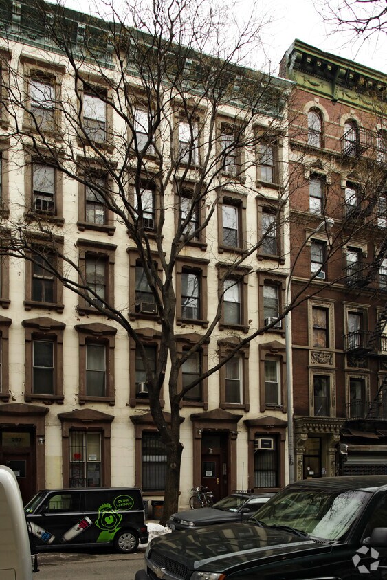 Primary Photo - 235 E 5th St