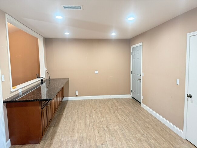 Building Photo - 3488 Riverside Dr