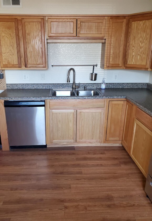Foto principal - 47 Barclay Dr