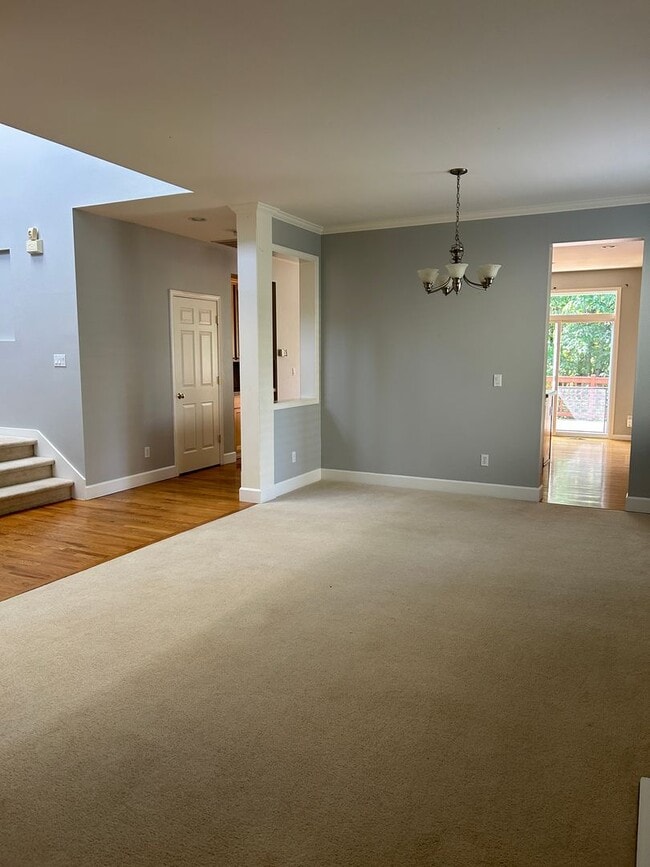 Building Photo - 4Bd/2.75Ba Bellevue Home
