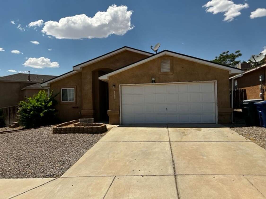 Primary Photo - 3 Bedroom Home Near Unser and McMahon