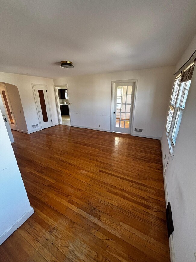 Foto del edificio - 3123 Atwood Ave