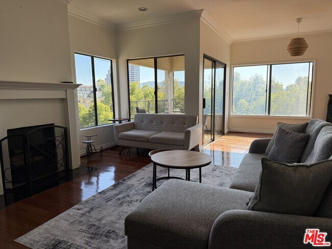 Building Photo - 234 N Kenwood St