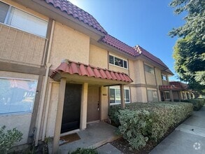 Building Photo - 903 N Fig St