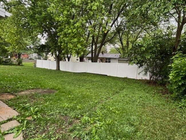 Building Photo - 654 Longview Dr