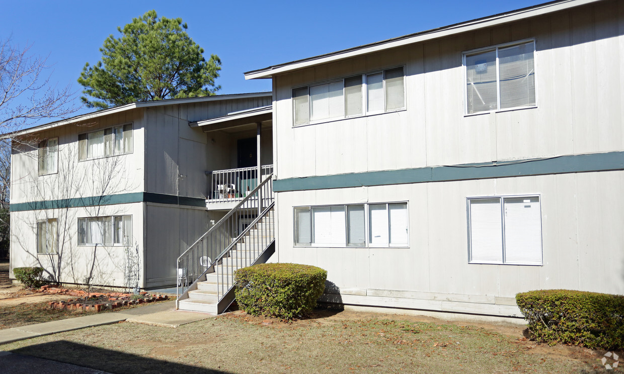 Primary Photo - Lynwood Terrace Apartments