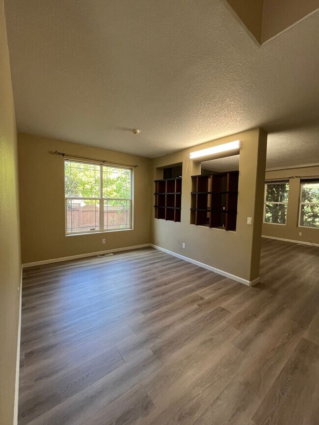 Foto del edificio - Cute 4 Bedroom Gresham Home!