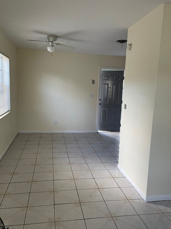 Foto del edificio - 424 NE 44th St