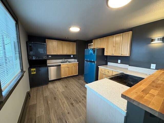 Building Photo - 16 N Broadway St