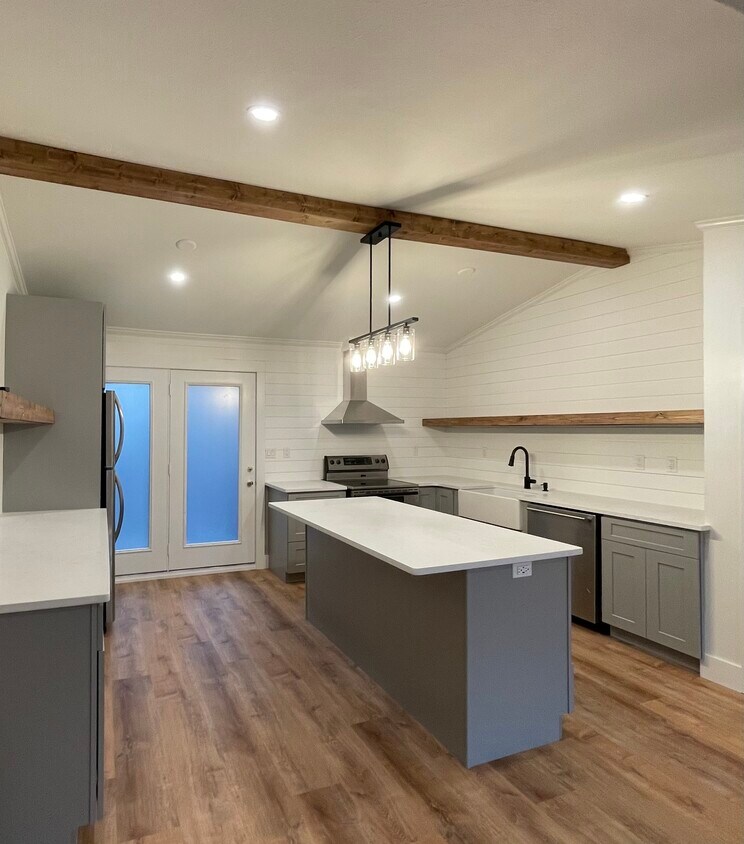 Kitchen - 1822 N Rock Springs Rd NE