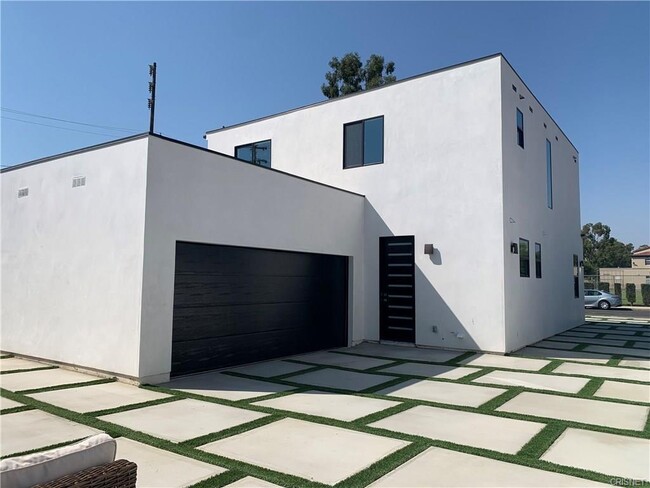 Building Photo - 14650 Margate St