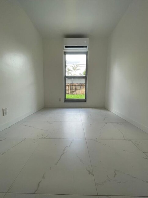 Foto del edificio - 5731 SW 53rd Ter