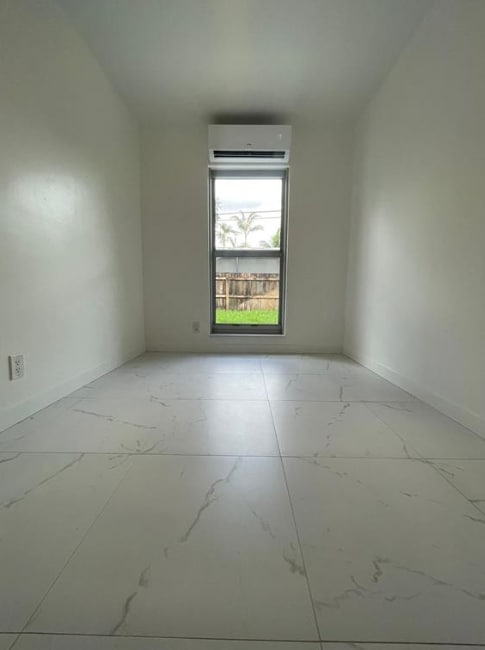 Building Photo - 5731 SW 53rd Ter