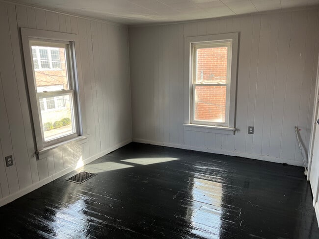 Building Photo - 117 N 1st St