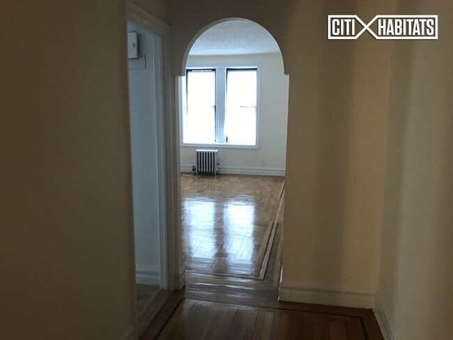 Building Photo - 1441 Metropolitan Ave