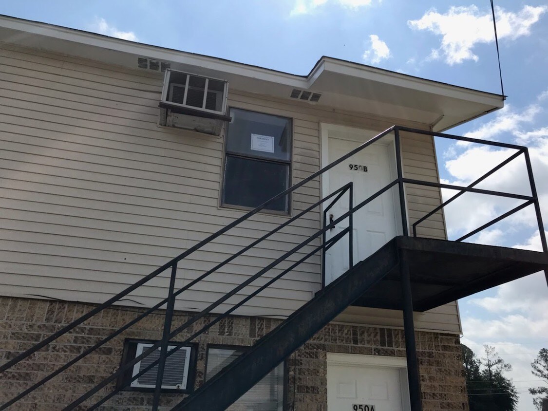Primary Photo - 950 Killoden Cir