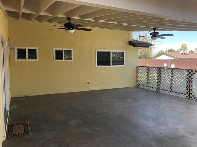 Foto del edificio - 3 bd, 2 ba, with in-ground pool & covered RV parking
